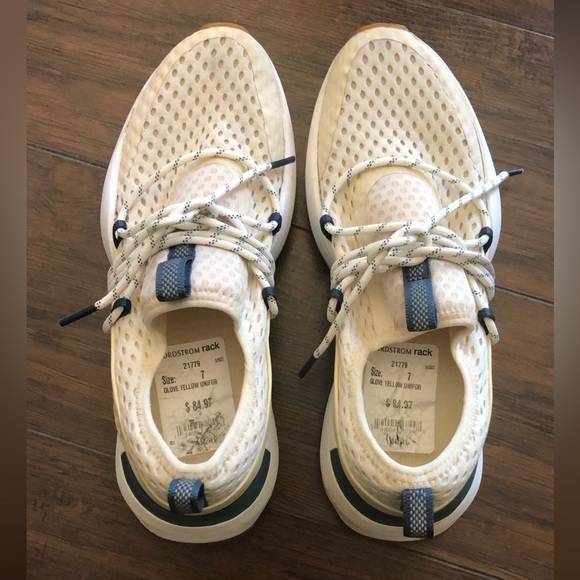 Sorel kinetic impact shoes - Picture 2 of 6